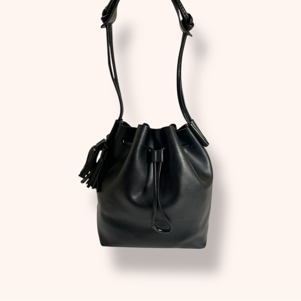 Black Leather Drawstring Bucketbag, Vince Camuto - Picture 4 of 14